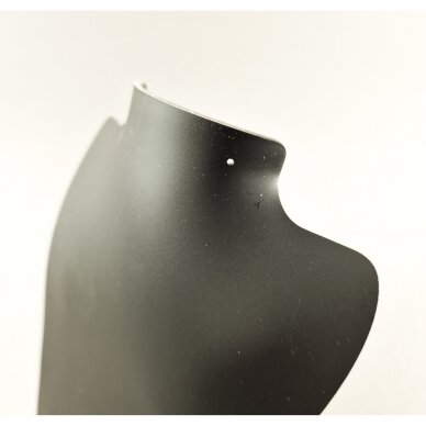 Kaklo papuošalų stovas iš plastiko, juoda matinė spalva, aukštis 24 cm.
