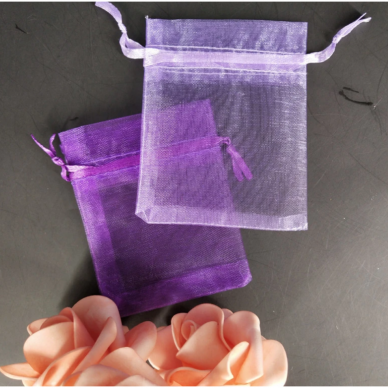 Papuošalų maišeliai - 7 x 9 cm, organza, šviesiai violetinė spalva,100 vnt